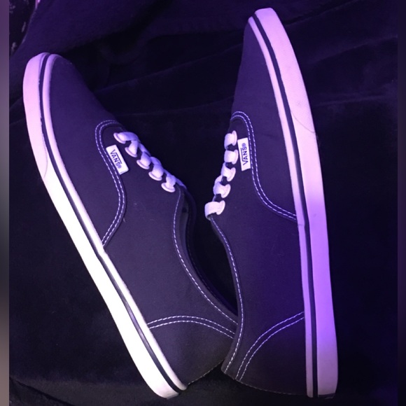 VANS - Picture 2 of 6